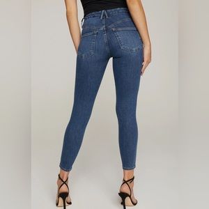 Good American Extreme V Good Legs Crop